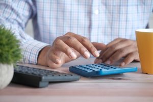 「設備投資をするなら知っておきたい中小企業経営強化税制―即時償却と税額控除の選び方」のアイキャッチ画像